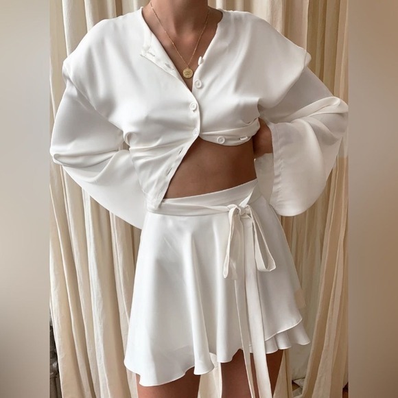 Commense Satin Raw Hem Tied Two Piece Skirt Set white Size S/4 - Picture 1 of 6